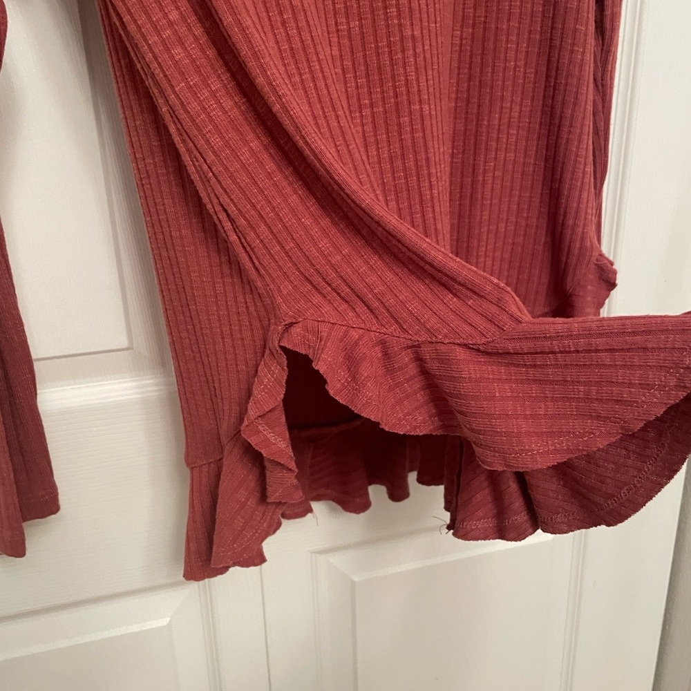 Doe & Rae Small Pullover Ribbed and Ruffled Fall Color Top Excellent Condition - Picture 4 of 11